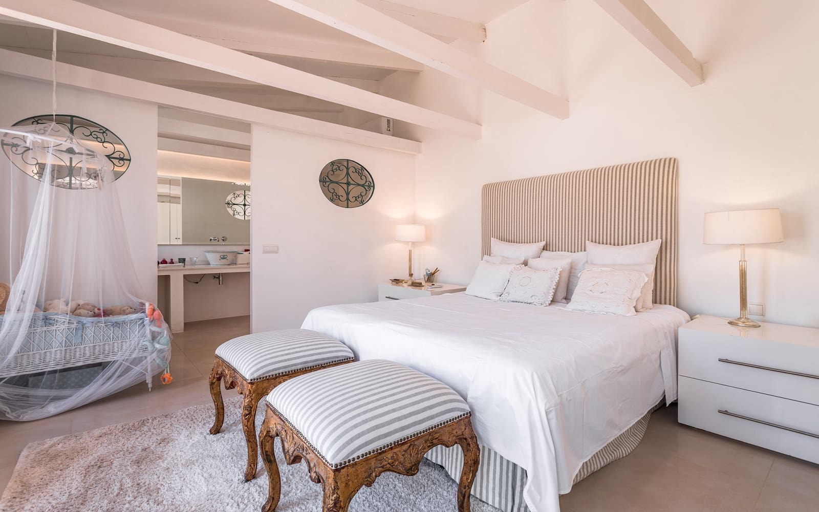 3 camera da letto Villa da affittare in Istan con piscina garage - 8.500 € (Rif: 8719235)