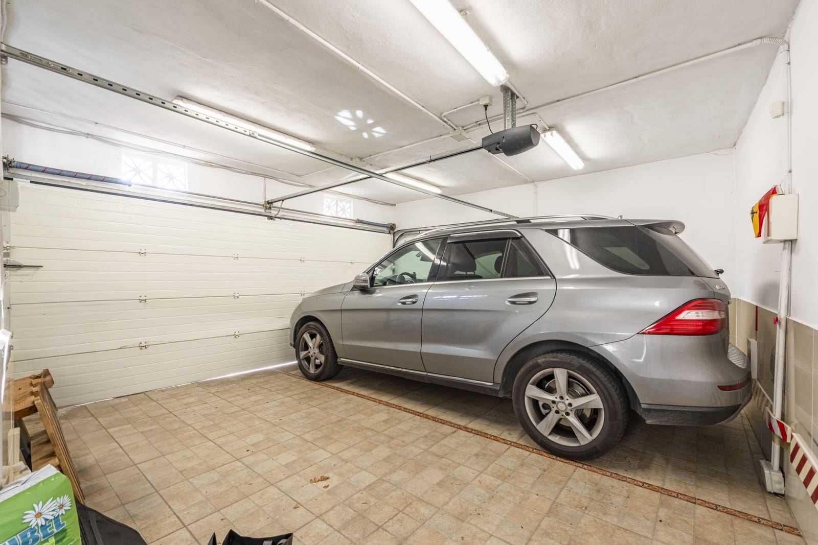 4 bedroom Villa for sale in Marbella with pool garage - € 1,350,000 (Ref: 8727751)