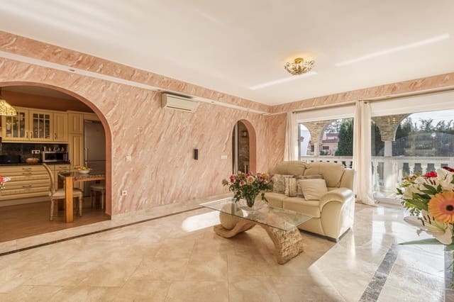 4 bedroom Villa for sale in Marbella with pool garage - € 1,350,000 (Ref: 8727751)