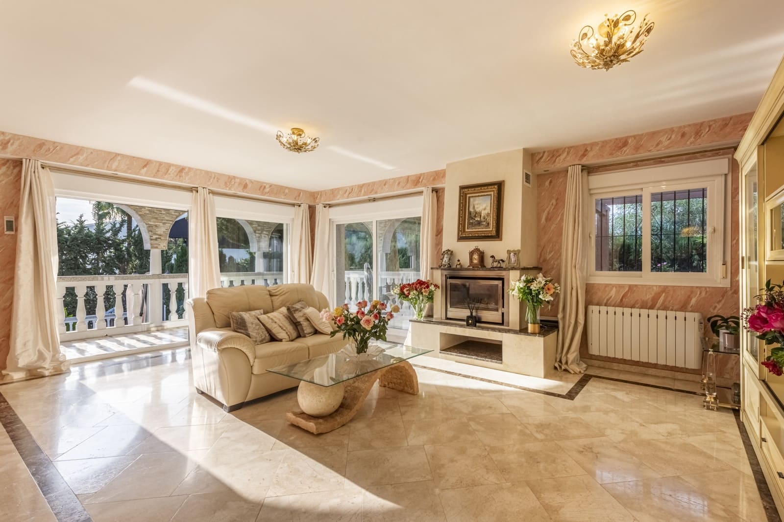 4 bedroom Villa for sale in Marbella with pool garage - € 1,350,000 (Ref: 8727751)