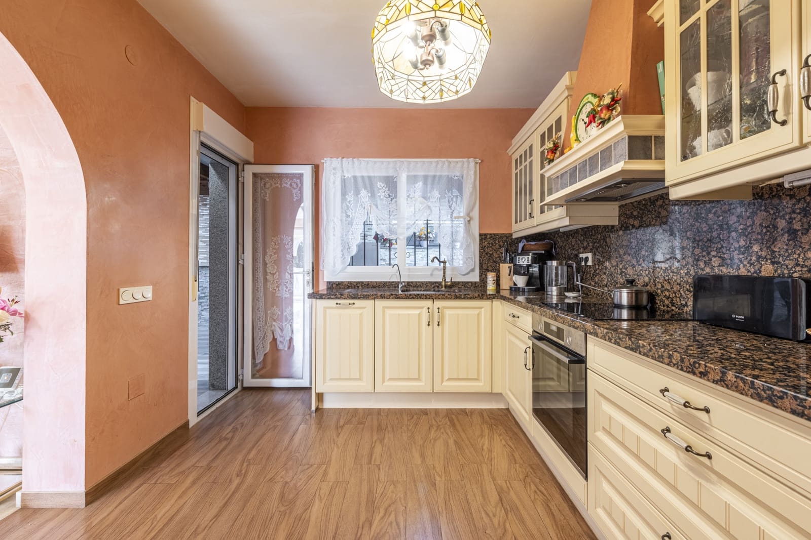 4 bedroom Villa for sale in Marbella with pool garage - € 1,350,000 (Ref: 8727751)