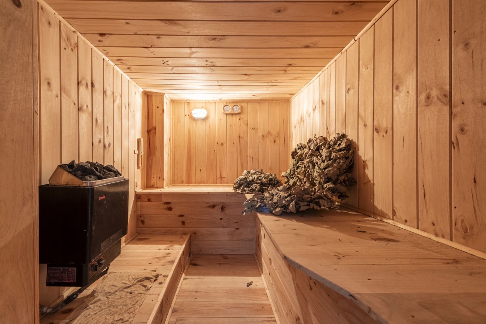 4 bedroom Villa for sale in Marbella with pool garage - € 1,350,000 (Ref: 8727751)