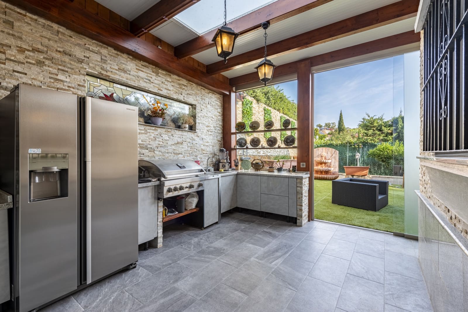 4 bedroom Villa for sale in Marbella with pool garage - € 1,350,000 (Ref: 8727751)