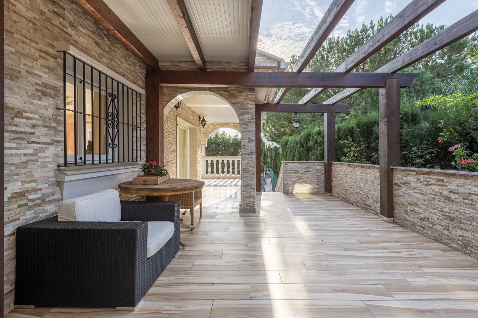 4 bedroom Villa for sale in Marbella with pool garage - € 1,350,000 (Ref: 8727751)