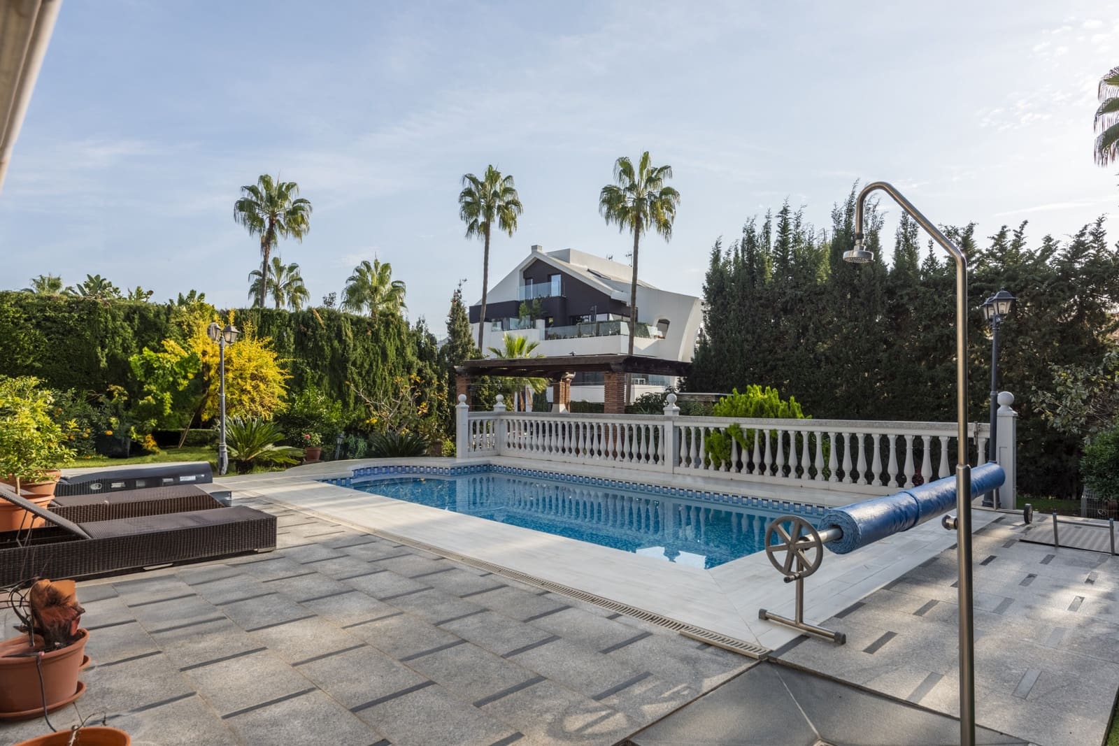 4 bedroom Villa for sale in Marbella with pool garage - € 1,350,000 (Ref: 8727751)
