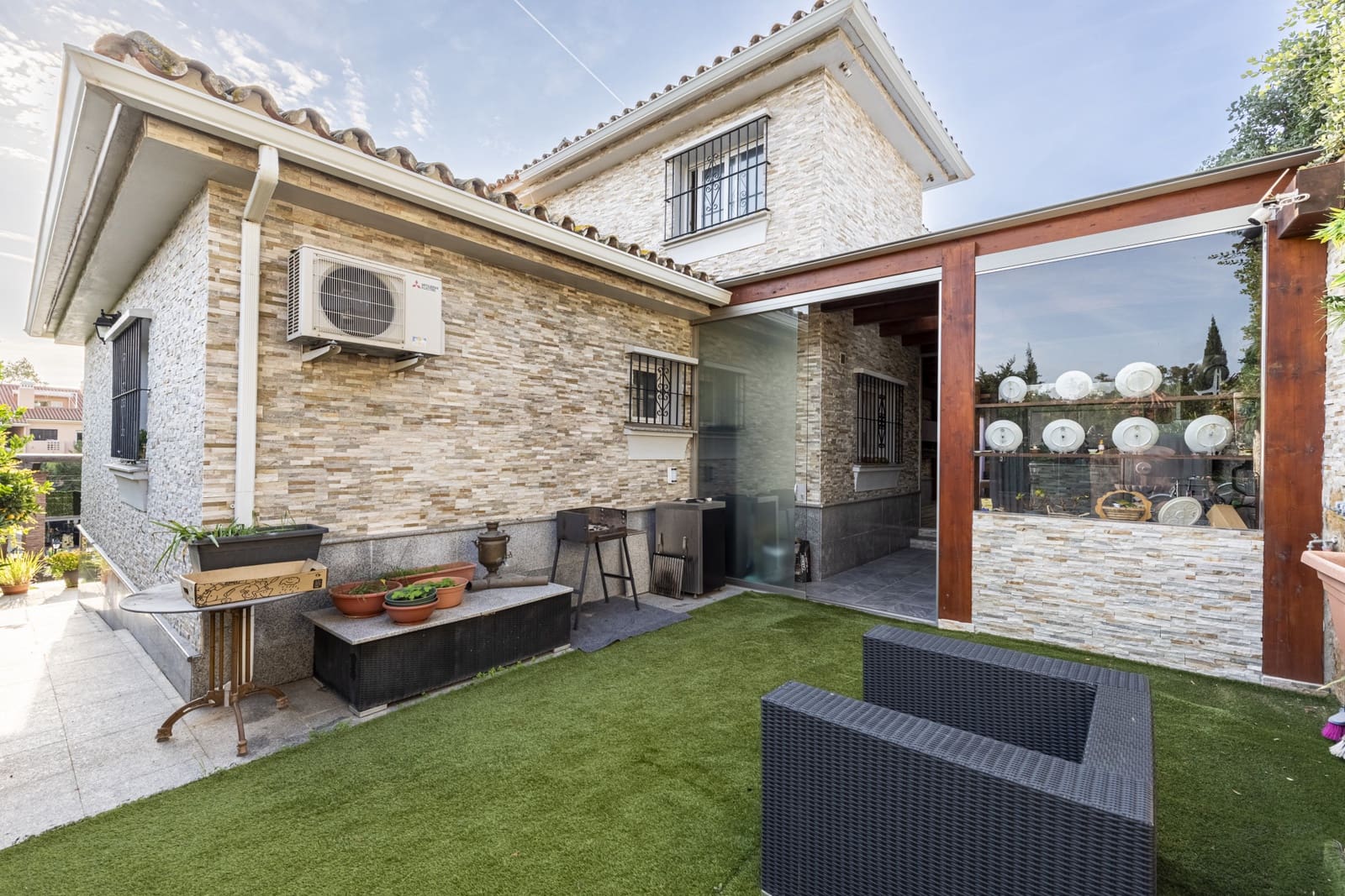 4 bedroom Villa for sale in Marbella with pool garage - € 1,350,000 (Ref: 8727751)