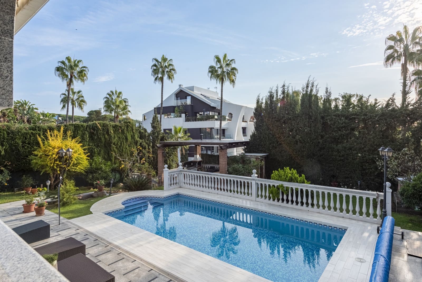 4 bedroom Villa for sale in Marbella with pool garage - € 1,350,000 (Ref: 8727751)