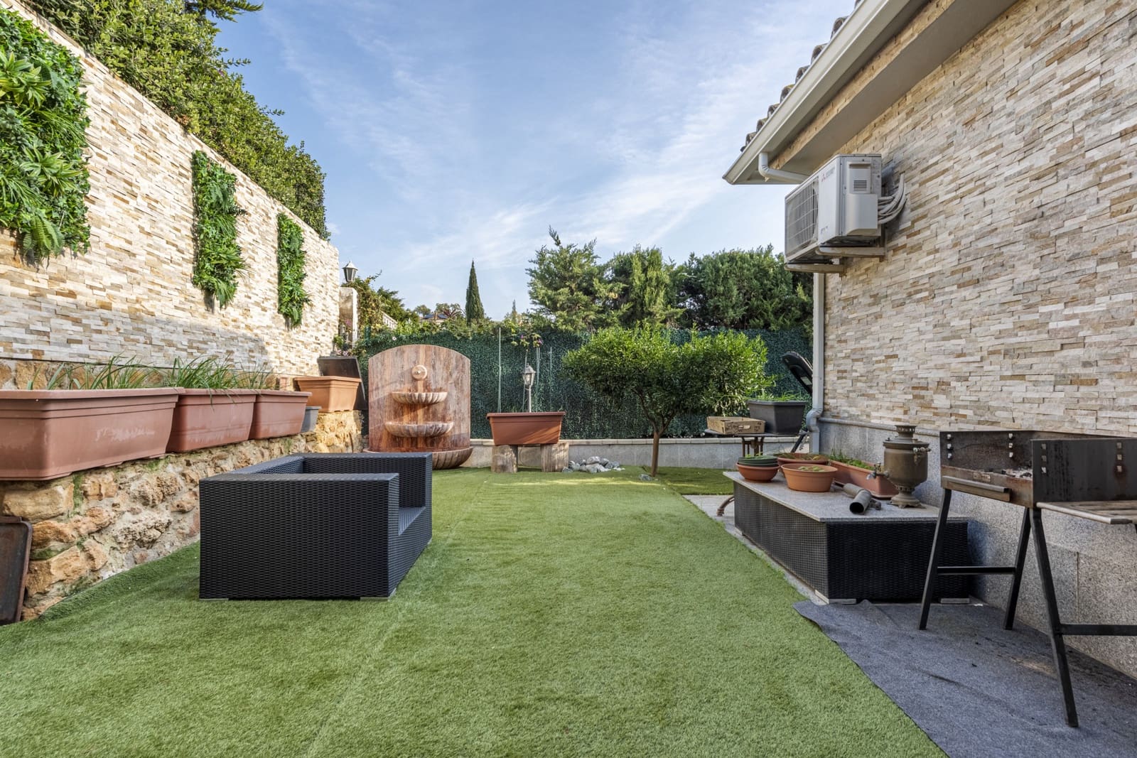 4 bedroom Villa for sale in Marbella with pool garage - € 1,350,000 (Ref: 8727751)