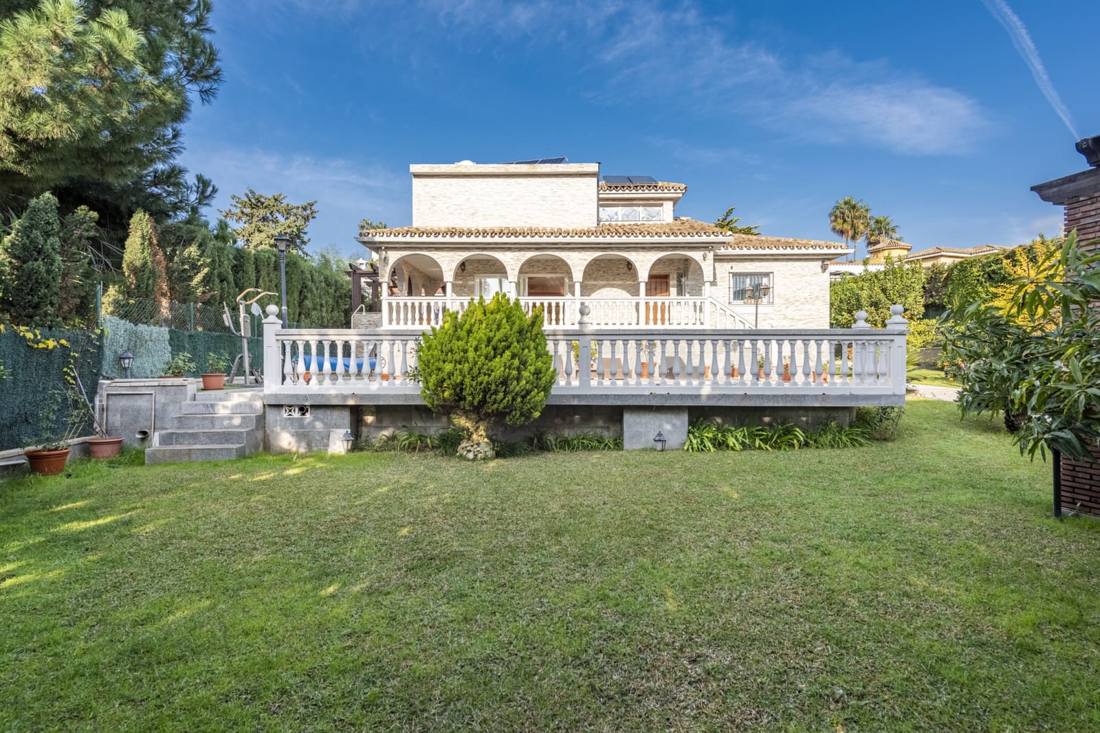 4 bedroom Villa for sale in Marbella with pool garage - € 1,350,000 (Ref: 8727751)