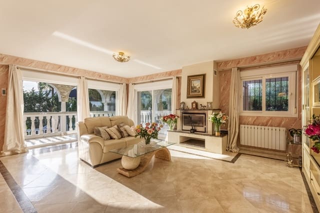 4 soverom Villa til salgs i Marbella med svømmebasseng garasje - € 1 350 000 (Ref: 8727751)