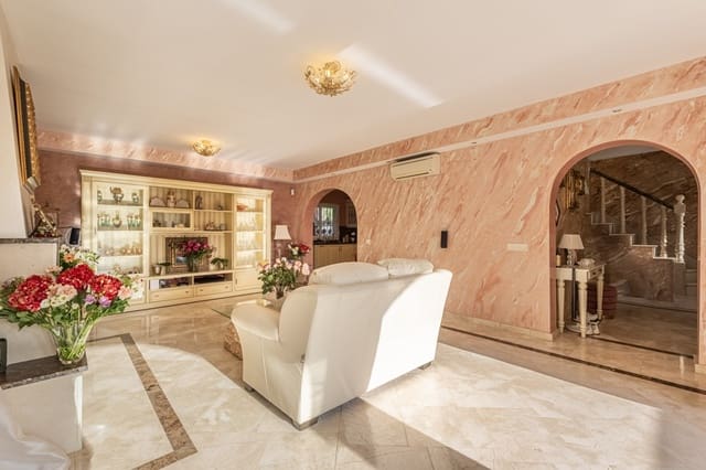 4 soverom Villa til salgs i Marbella med svømmebasseng garasje - € 1 350 000 (Ref: 8727751)
