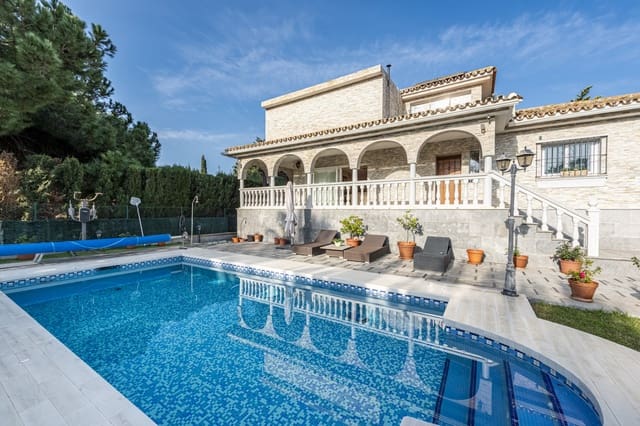 4 soverom Villa til salgs i Marbella med svømmebasseng garasje - € 1 350 000 (Ref: 8727751)