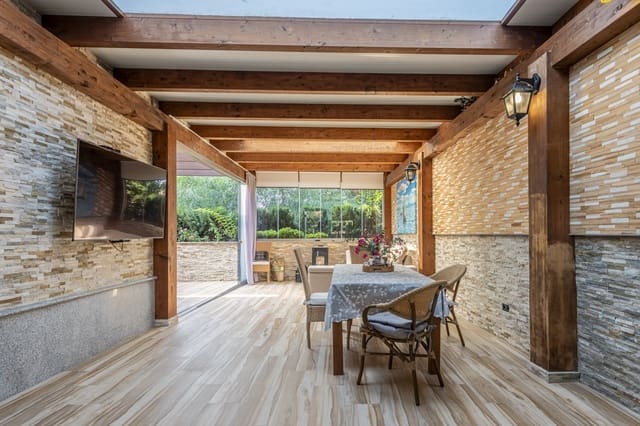4 soverom Villa til salgs i Marbella med svømmebasseng garasje - € 1 350 000 (Ref: 8727751)