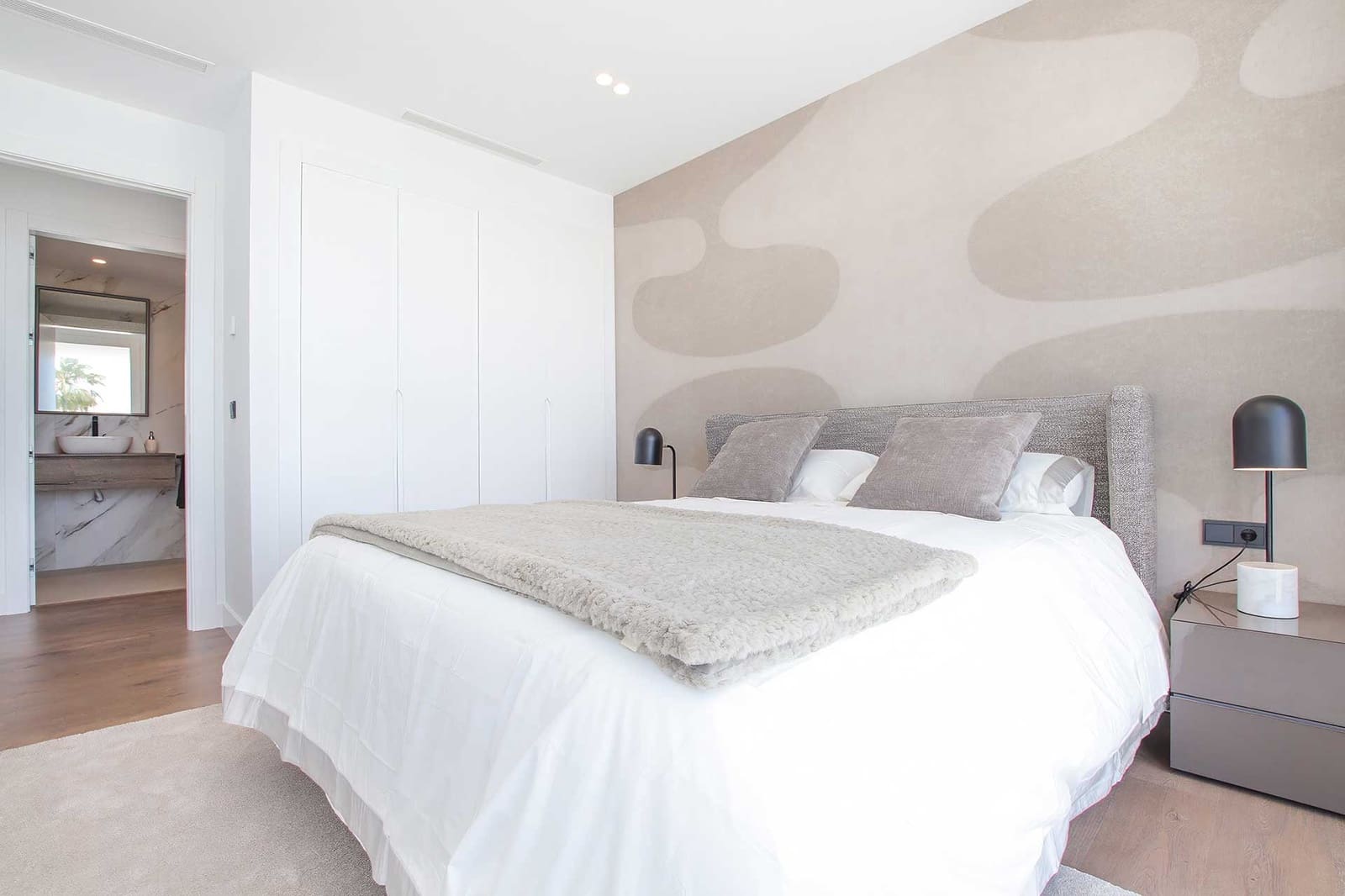 4 bedroom Villa for sale in Estepona with pool garage - € 2,495,000 (Ref: 8747730)