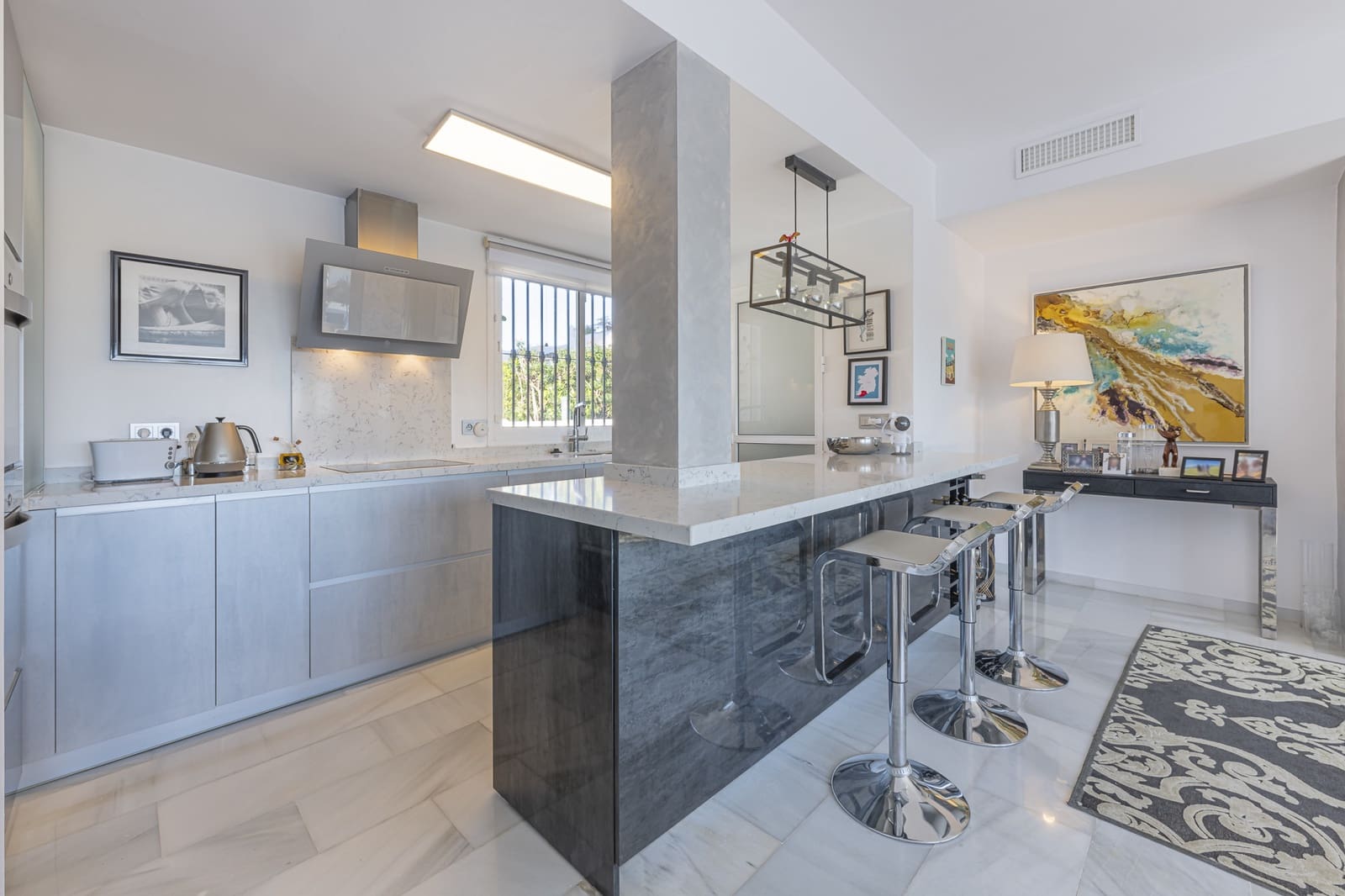 Casa de 3 habitaciones en Nueva Andalucia en venta con piscina garaje - 1.595.000 € (Ref: 8757837)