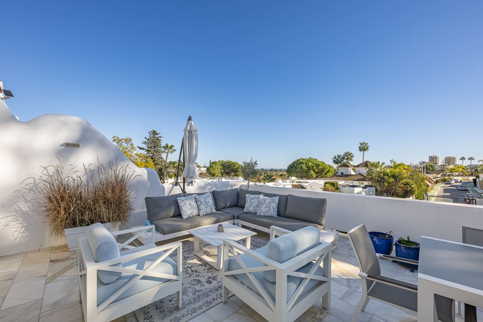 Casa de 3 habitaciones en Nueva Andalucia en venta con piscina garaje - 1.595.000 € (Ref: 8757837)