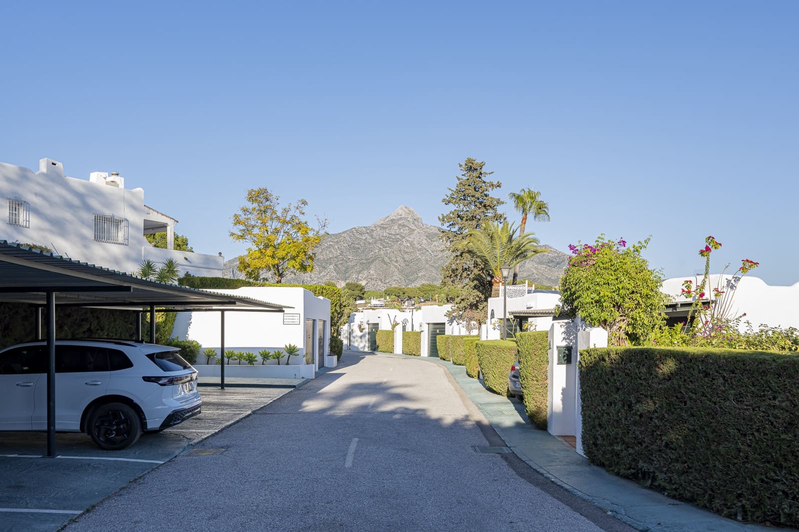 Casa de 3 habitaciones en Nueva Andalucia en venta con piscina garaje - 1.595.000 € (Ref: 8757837)