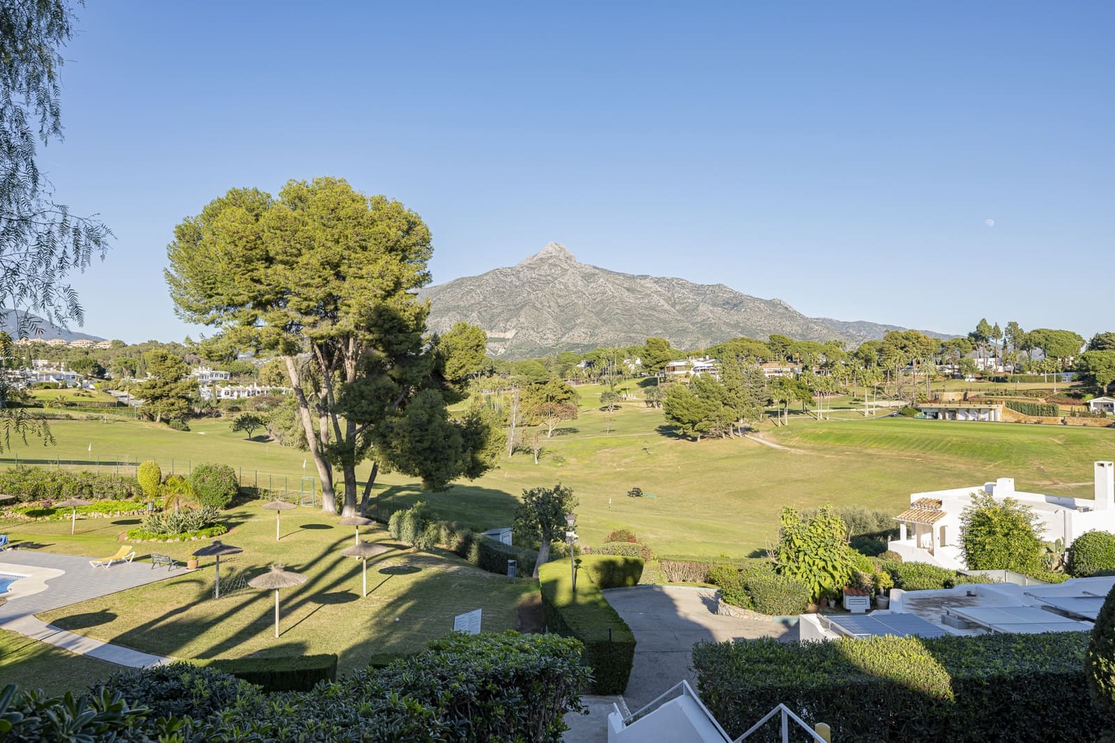 Casa de 3 habitaciones en Nueva Andalucia en venta con piscina garaje - 1.595.000 € (Ref: 8757837)