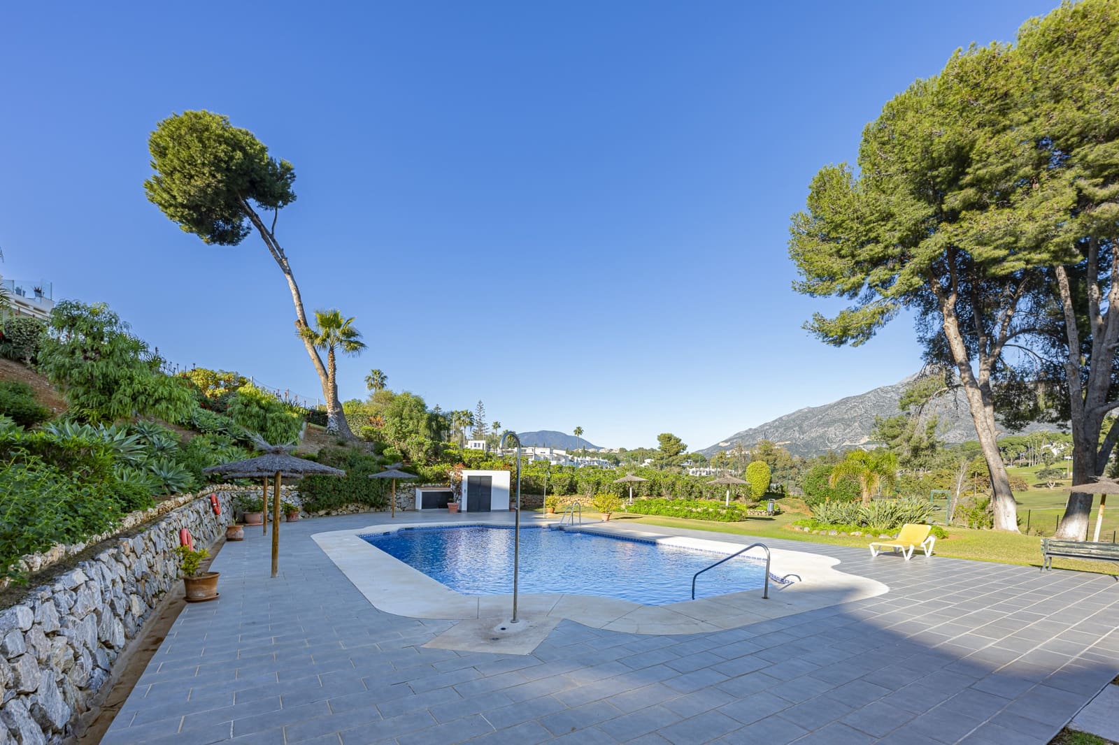 Casa de 3 habitaciones en Nueva Andalucia en venta con piscina garaje - 1.595.000 € (Ref: 8757837)