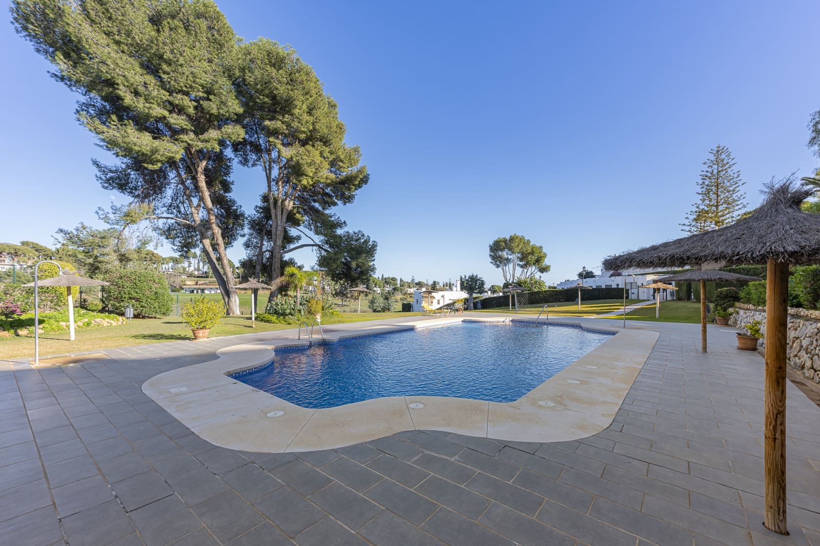 Casa de 3 habitaciones en Nueva Andalucia en venta con piscina garaje - 1.595.000 € (Ref: 8757837)