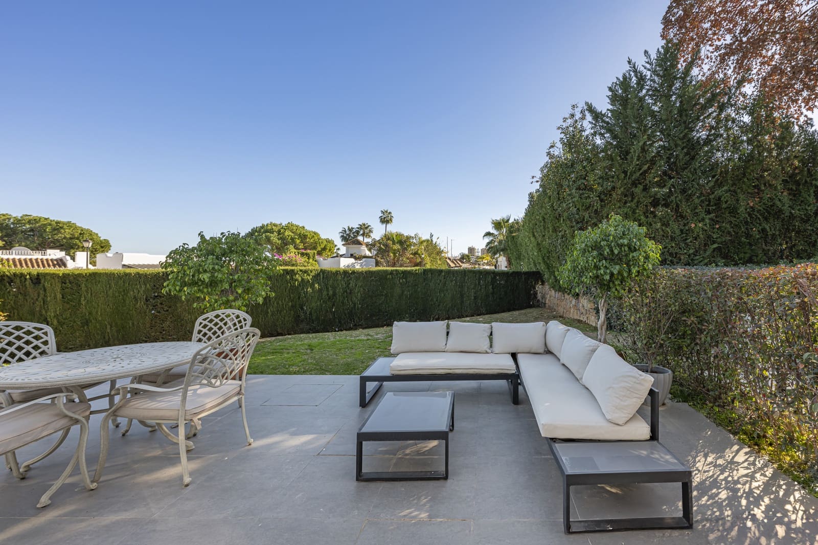 Casa de 3 habitaciones en Nueva Andalucia en venta con piscina garaje - 1.595.000 € (Ref: 8757837)