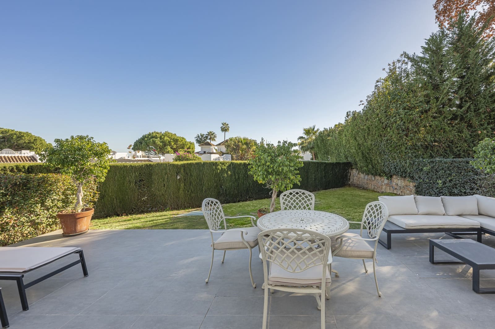 Casa de 3 habitaciones en Nueva Andalucia en venta con piscina garaje - 1.595.000 € (Ref: 8757837)