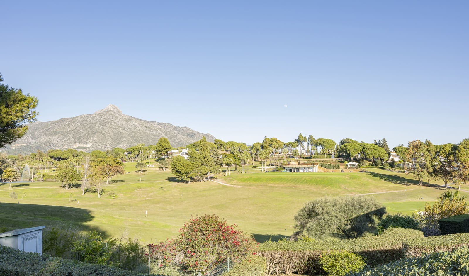 Casa de 3 habitaciones en Nueva Andalucia en venta con piscina garaje - 1.595.000 € (Ref: 8757837)