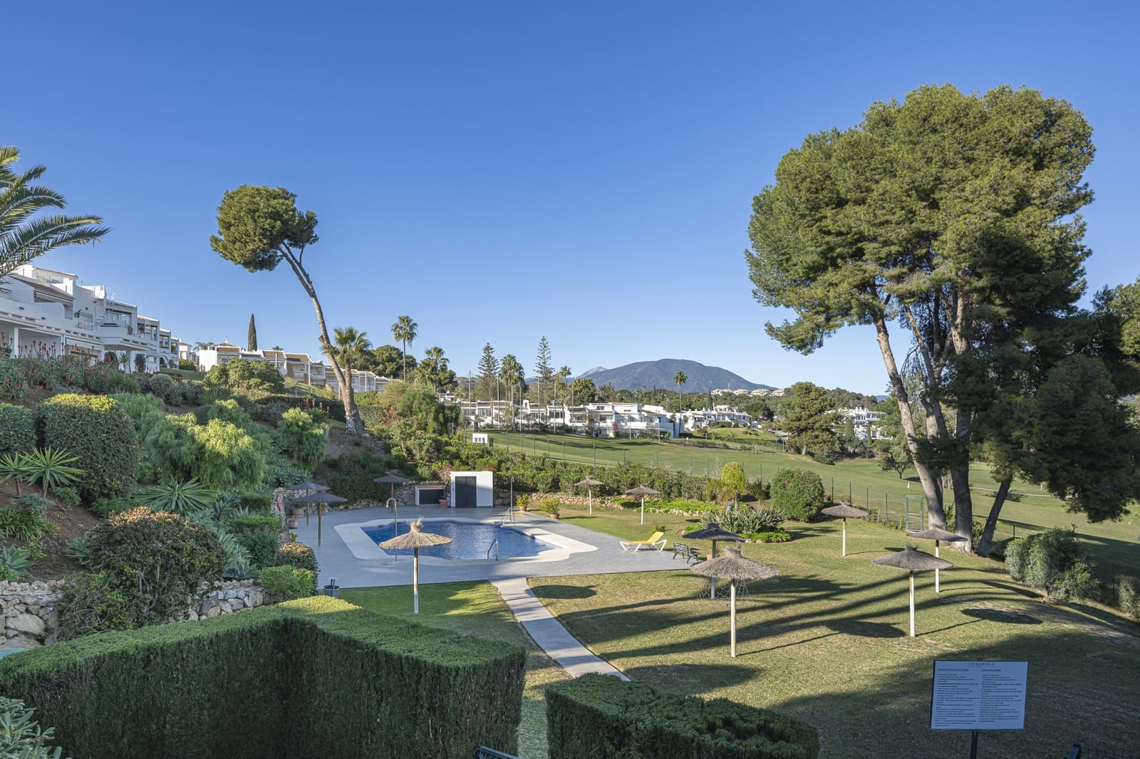 Casa de 3 habitaciones en Nueva Andalucia en venta con piscina garaje - 1.595.000 € (Ref: 8757837)