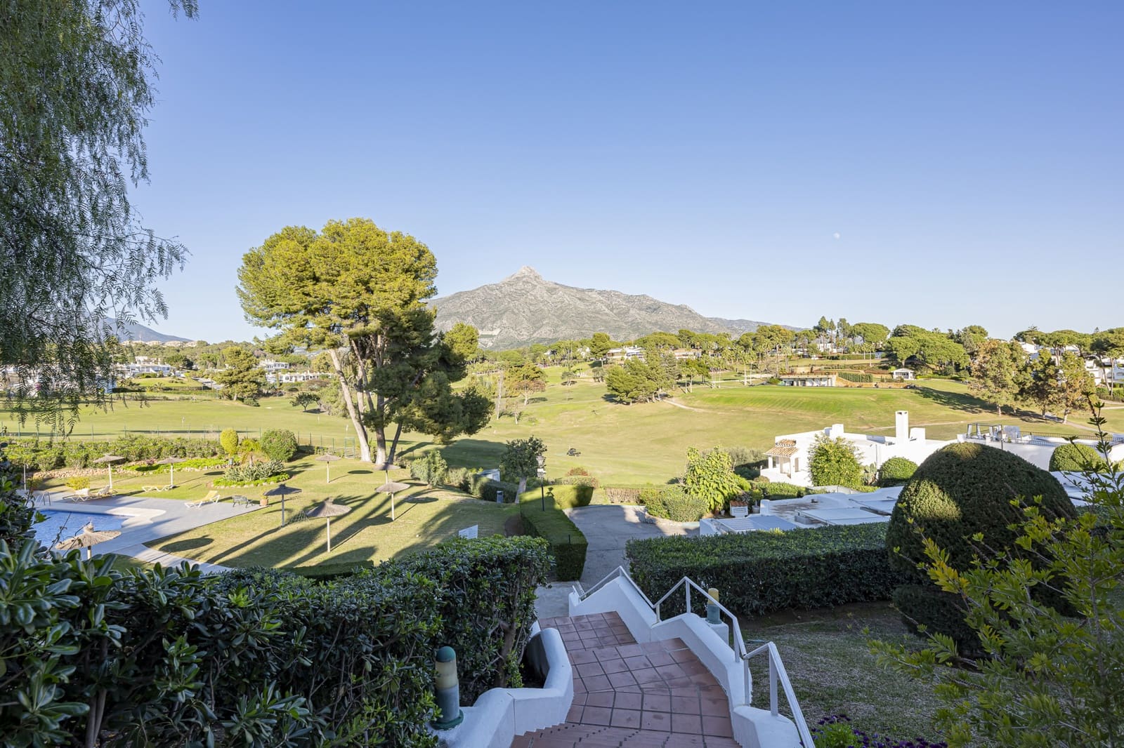 Casa de 3 habitaciones en Nueva Andalucia en venta con piscina garaje - 1.595.000 € (Ref: 8757837)