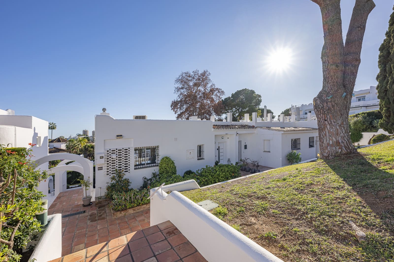 3 bedroom Townhouse for sale in Nueva Andalucia with pool garage - € 1,595,000 (Ref: 8757837)
