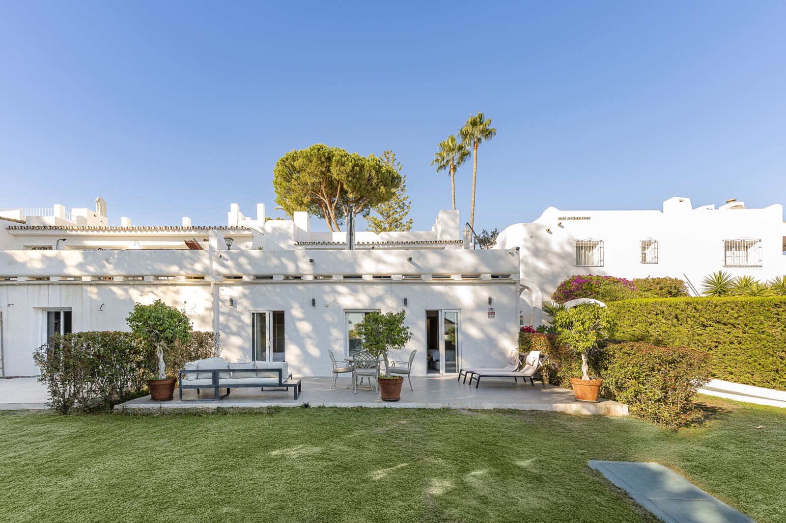3 bedroom Townhouse for sale in Nueva Andalucia with pool garage - € 1,595,000 (Ref: 8757837)