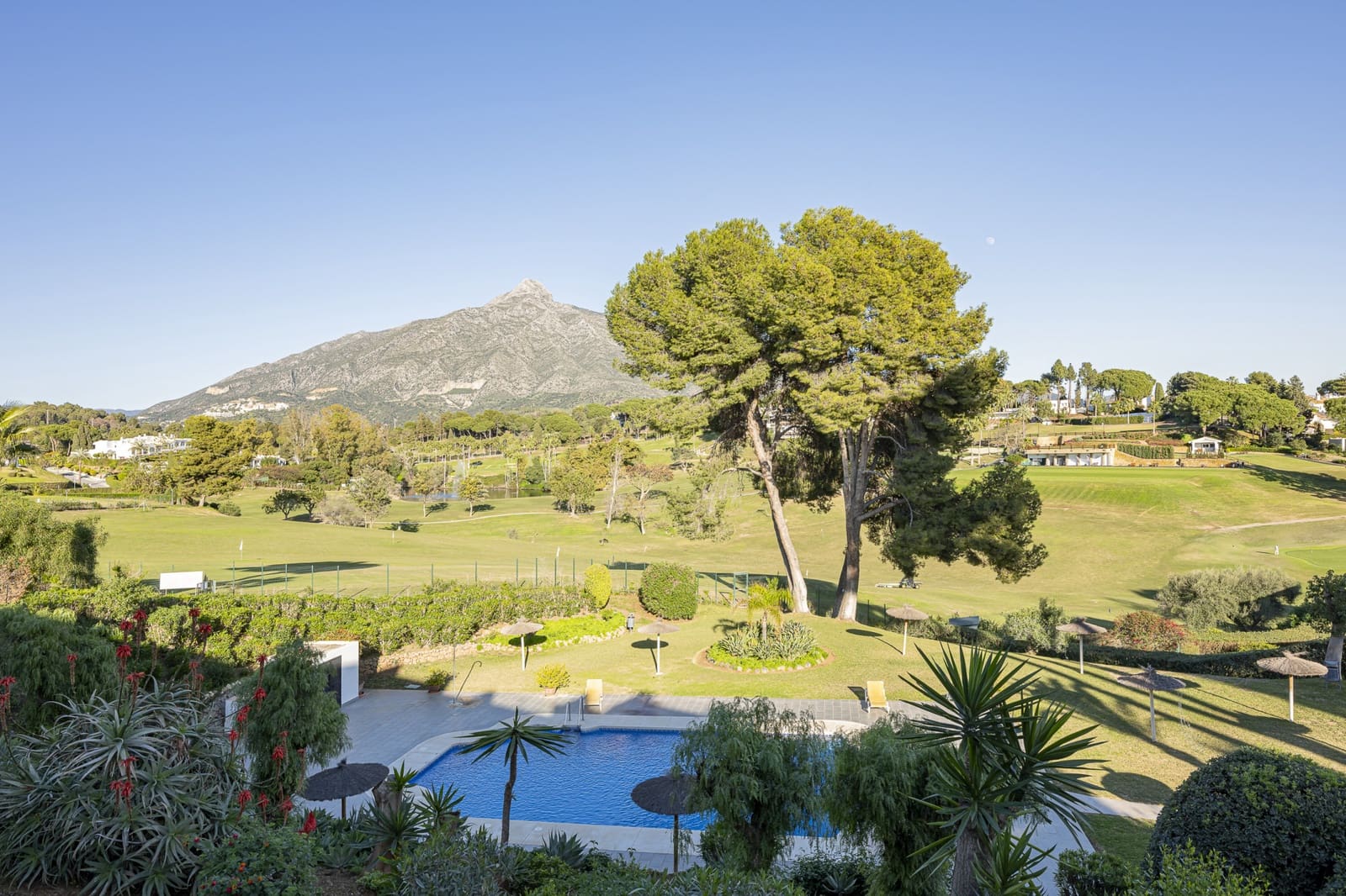 3 bedroom Townhouse for sale in Nueva Andalucia with pool garage - € 1,595,000 (Ref: 8757837)
