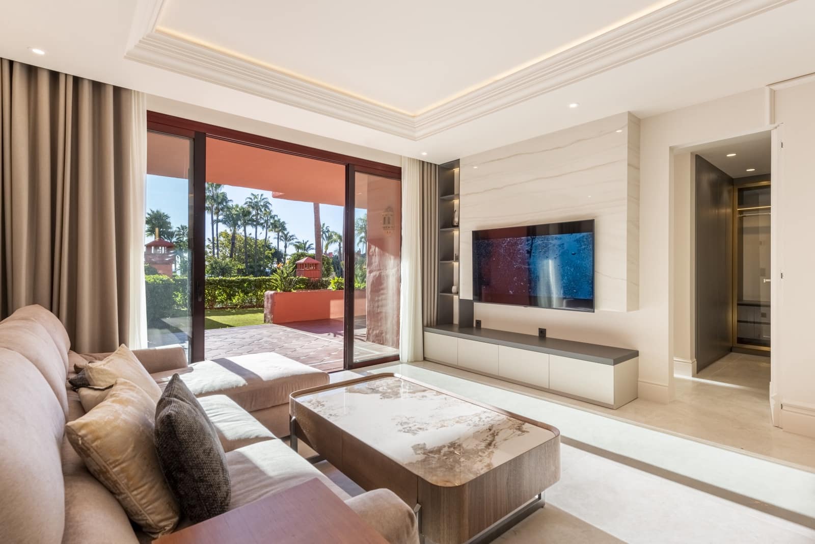 3 Zimmer Apartment zu verkaufen in Estepona mit Pool Garage - 1.550.000 € (Ref: 8792200)