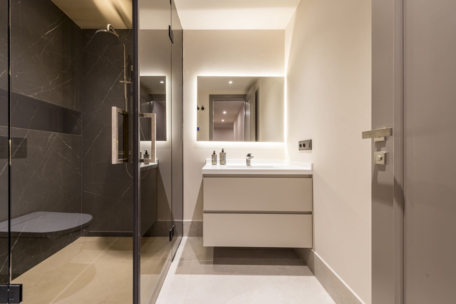 3 Zimmer Apartment zu verkaufen in Estepona mit Pool Garage - 1.550.000 € (Ref: 8792200)