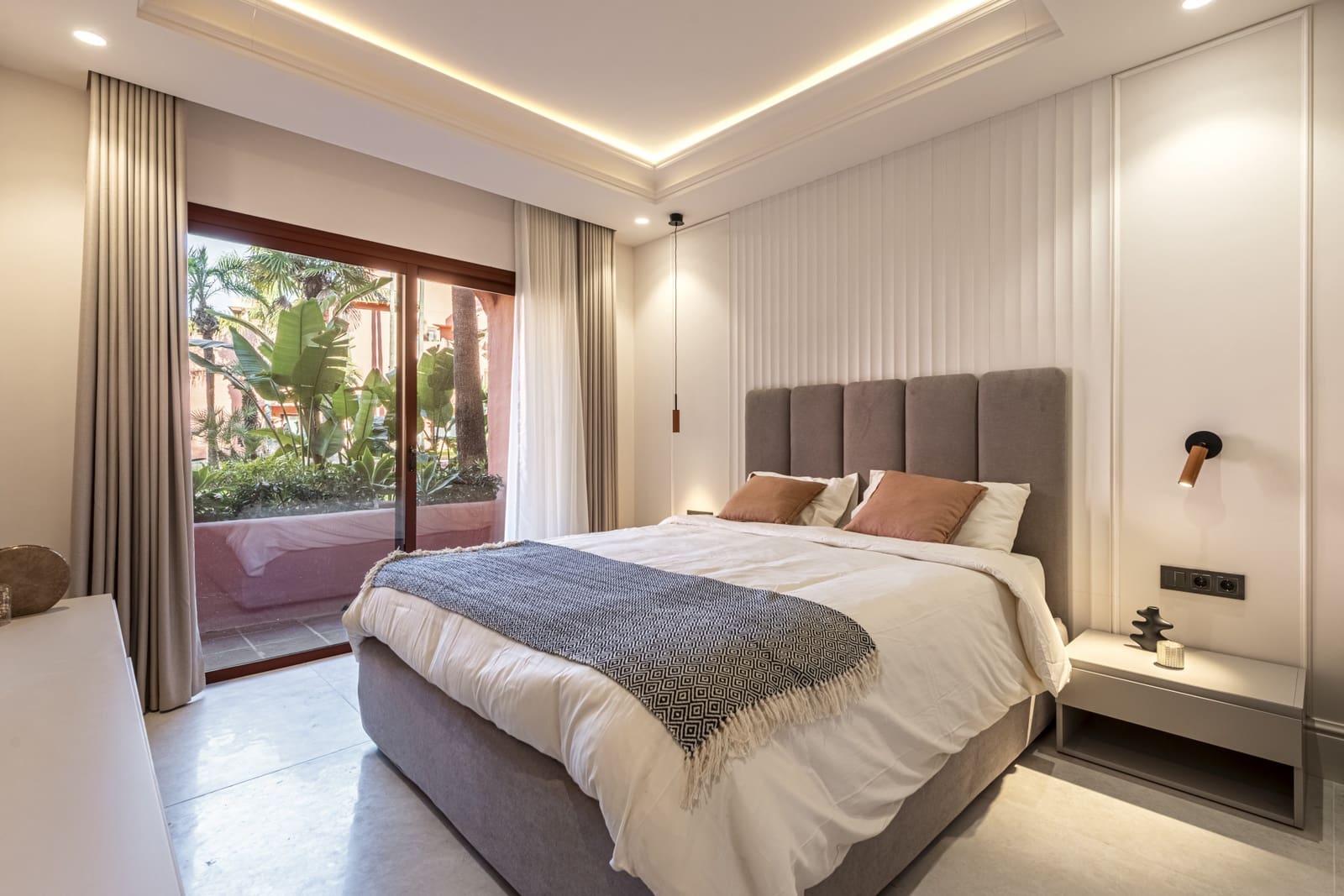 3 Zimmer Apartment zu verkaufen in Estepona mit Pool Garage - 1.550.000 € (Ref: 8792200)