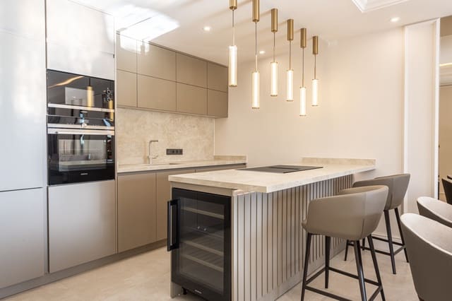 3 Zimmer Apartment zu verkaufen in Estepona mit Pool Garage - 1.550.000 € (Ref: 8792200)