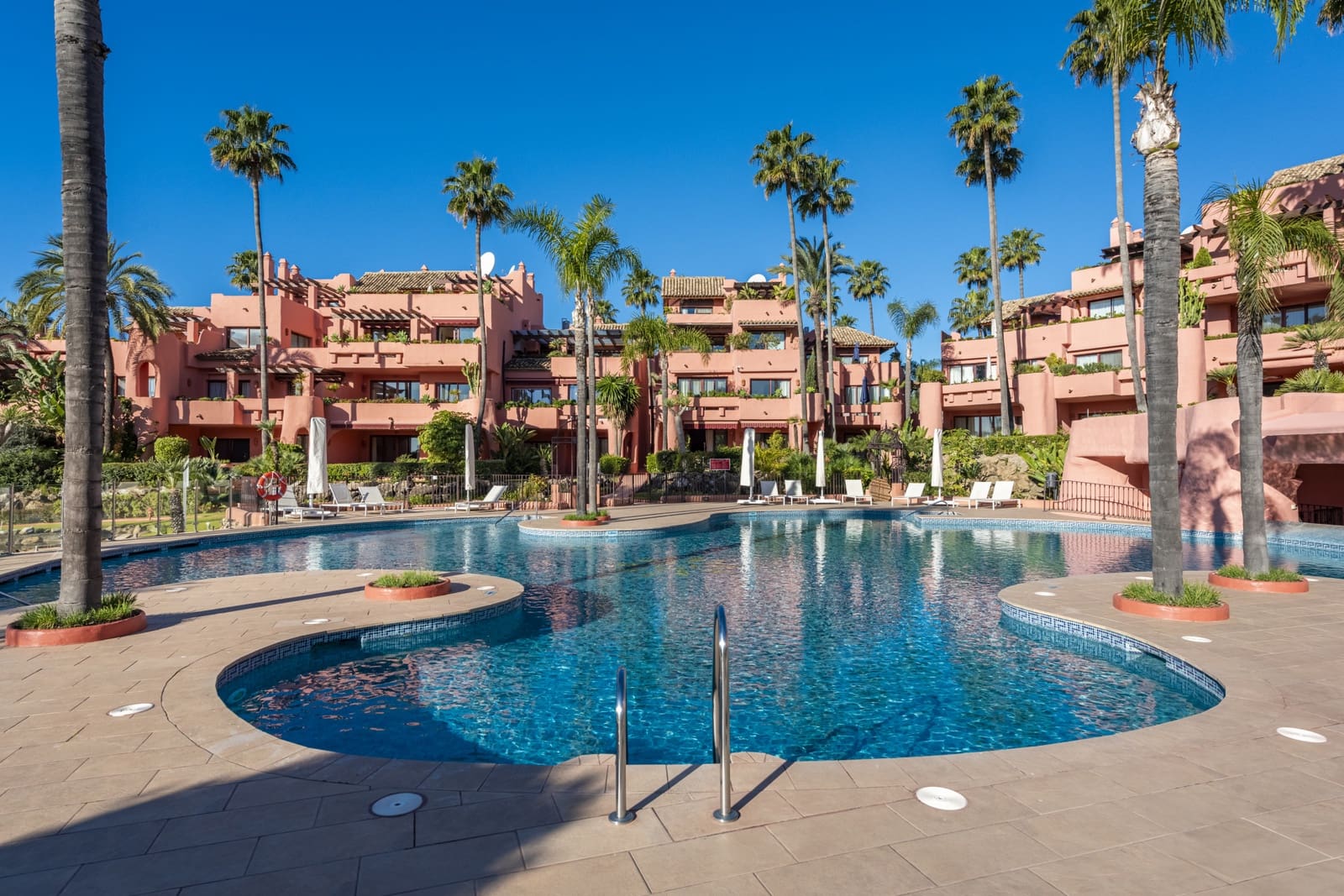3 Zimmer Apartment zu verkaufen in Estepona mit Pool Garage - 1.550.000 € (Ref: 8792200)