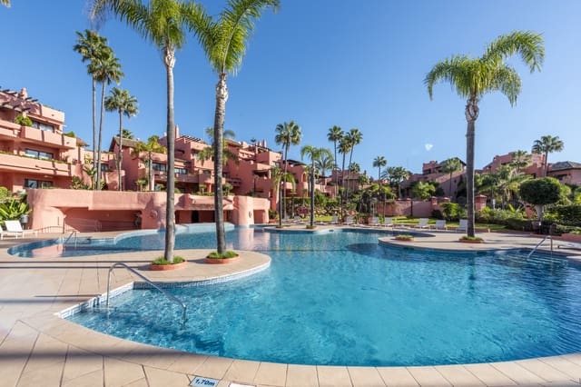3 Zimmer Apartment zu verkaufen in Estepona mit Pool Garage - 1.550.000 € (Ref: 8792200)