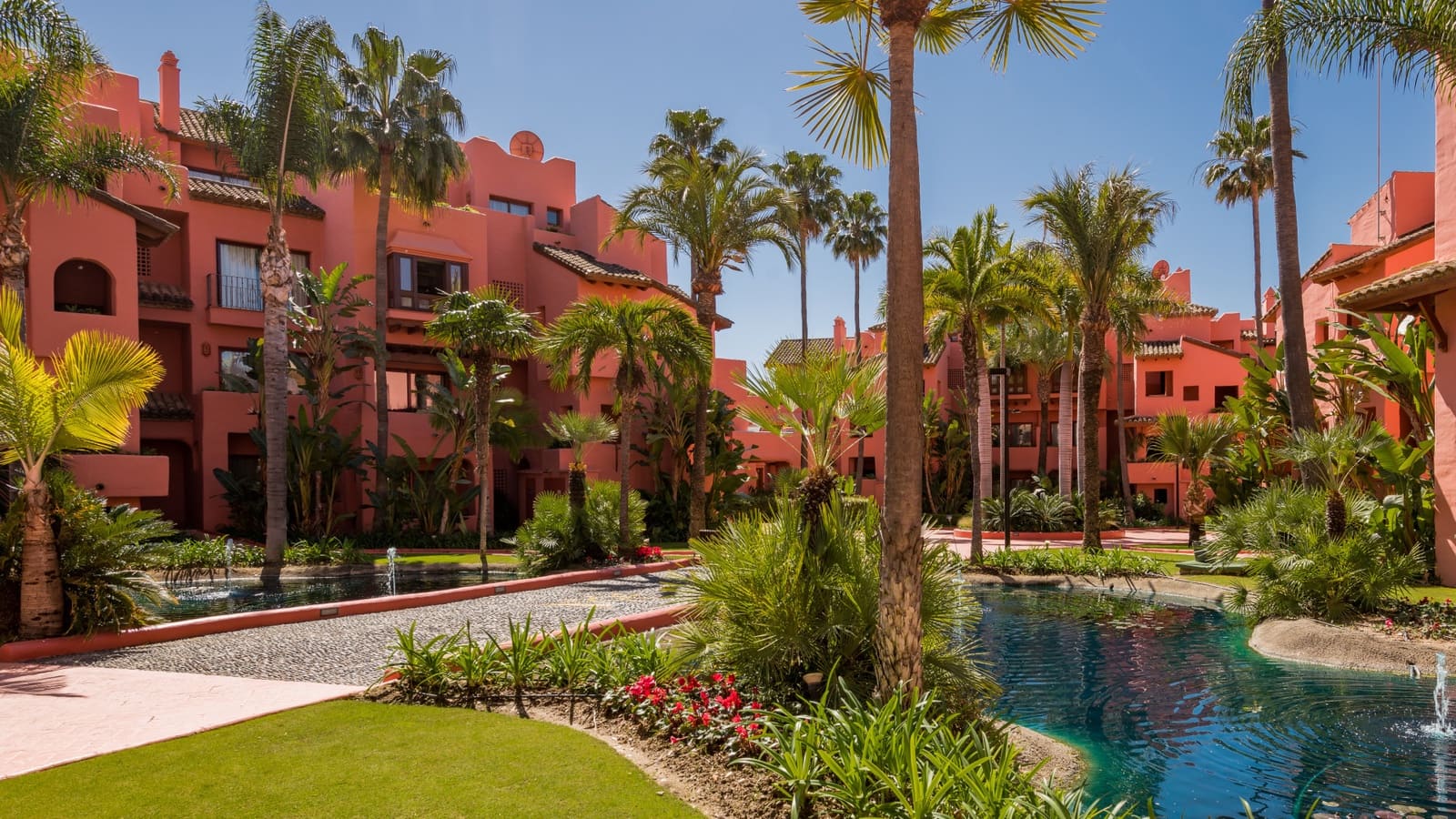 3 Zimmer Apartment zu verkaufen in Estepona mit Pool Garage - 1.550.000 € (Ref: 8792200)