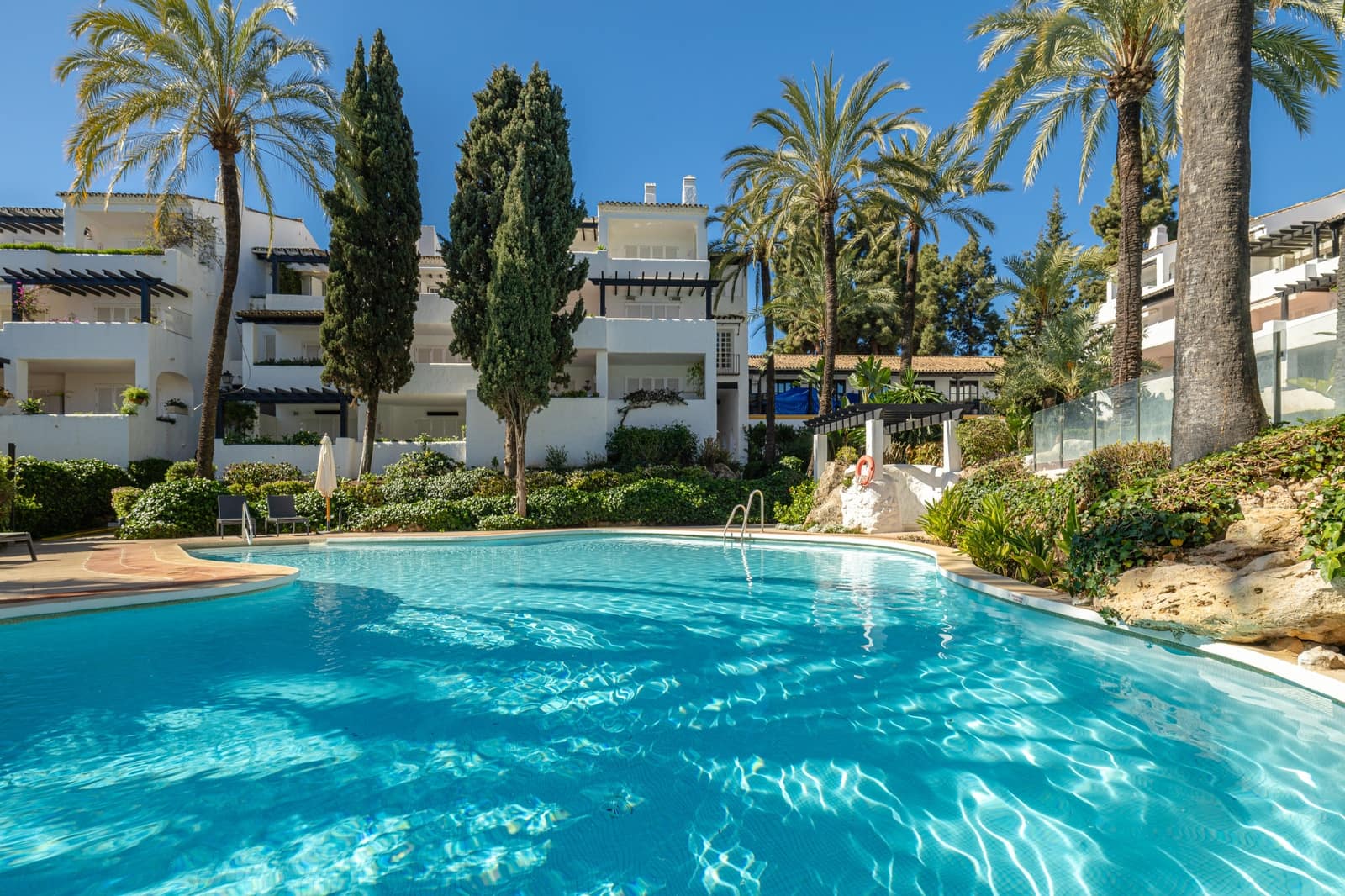 2 bedroom Apartment for sale in Marbella with pool garage - € 2,425,000 (Ref: 8798493)