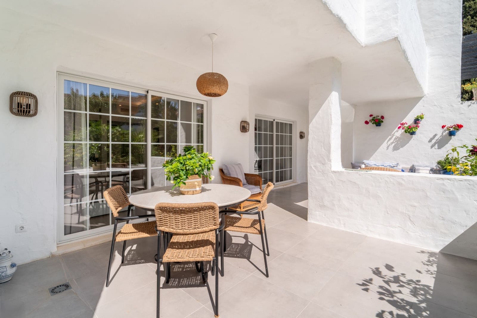 2 bedroom Apartment for sale in Marbella with pool garage - € 2,425,000 (Ref: 8798493)