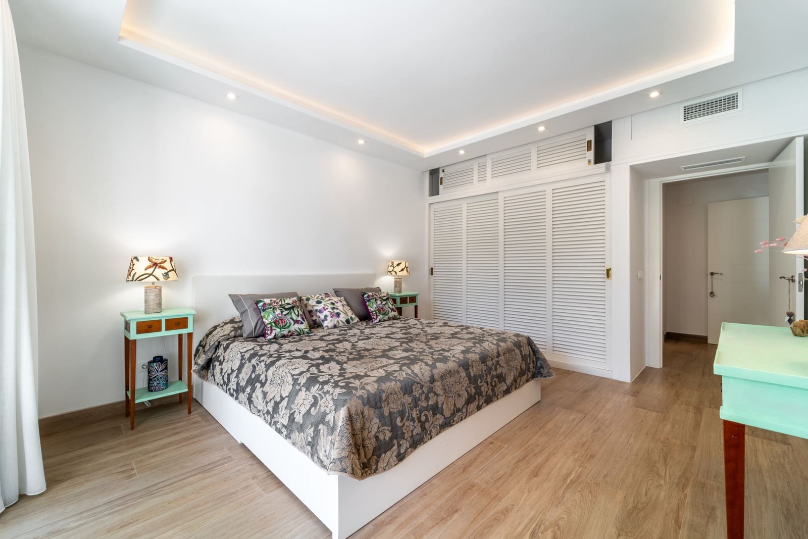 2 bedroom Apartment for sale in Marbella with pool garage - € 2,425,000 (Ref: 8798493)