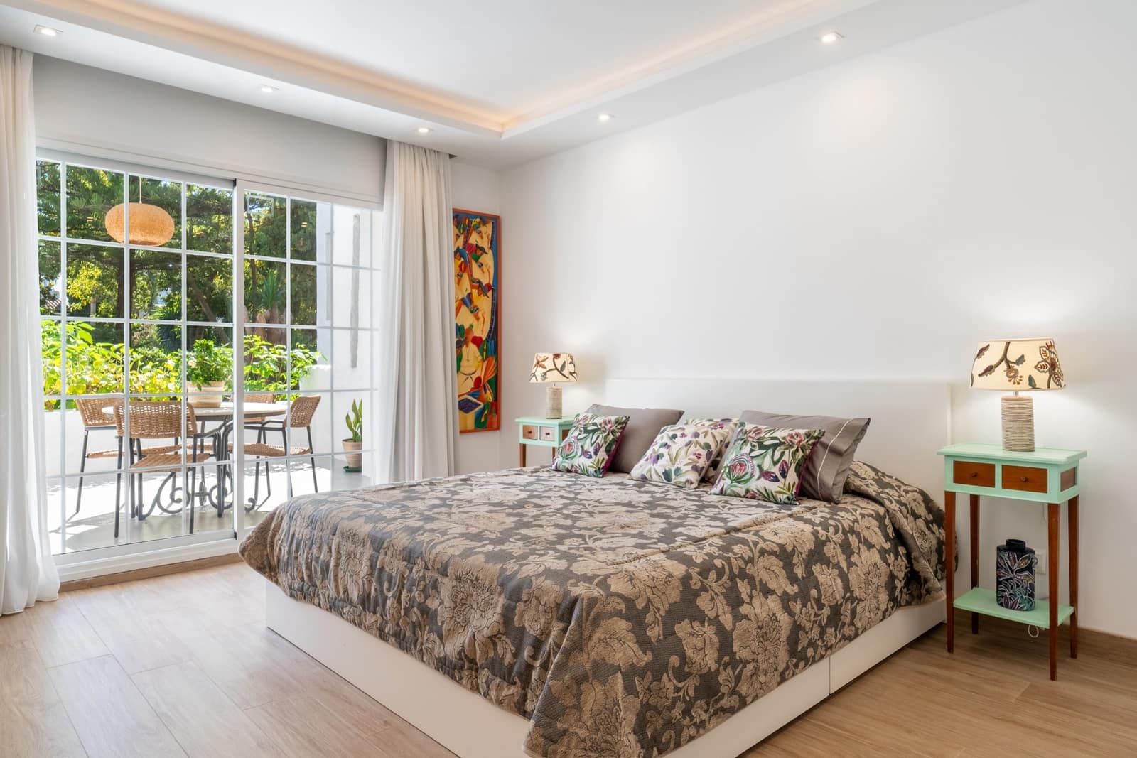 2 bedroom Apartment for sale in Marbella with pool garage - € 2,425,000 (Ref: 8798493)