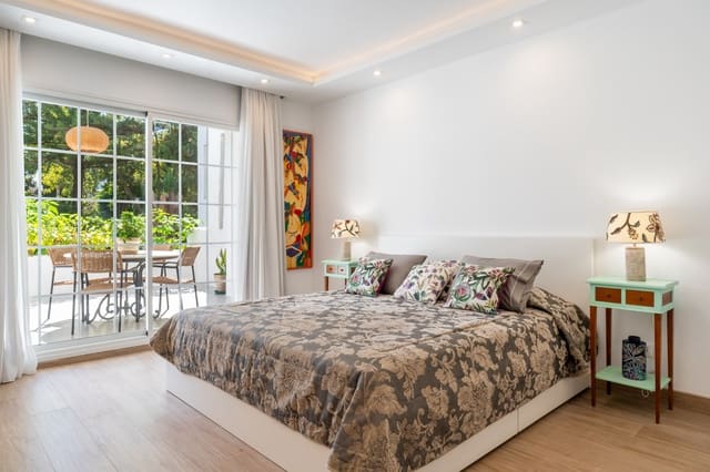 2 soverom Leilighet til salgs i Marbella med svømmebasseng garasje - € 2 425 000 (Ref: 8798493)
