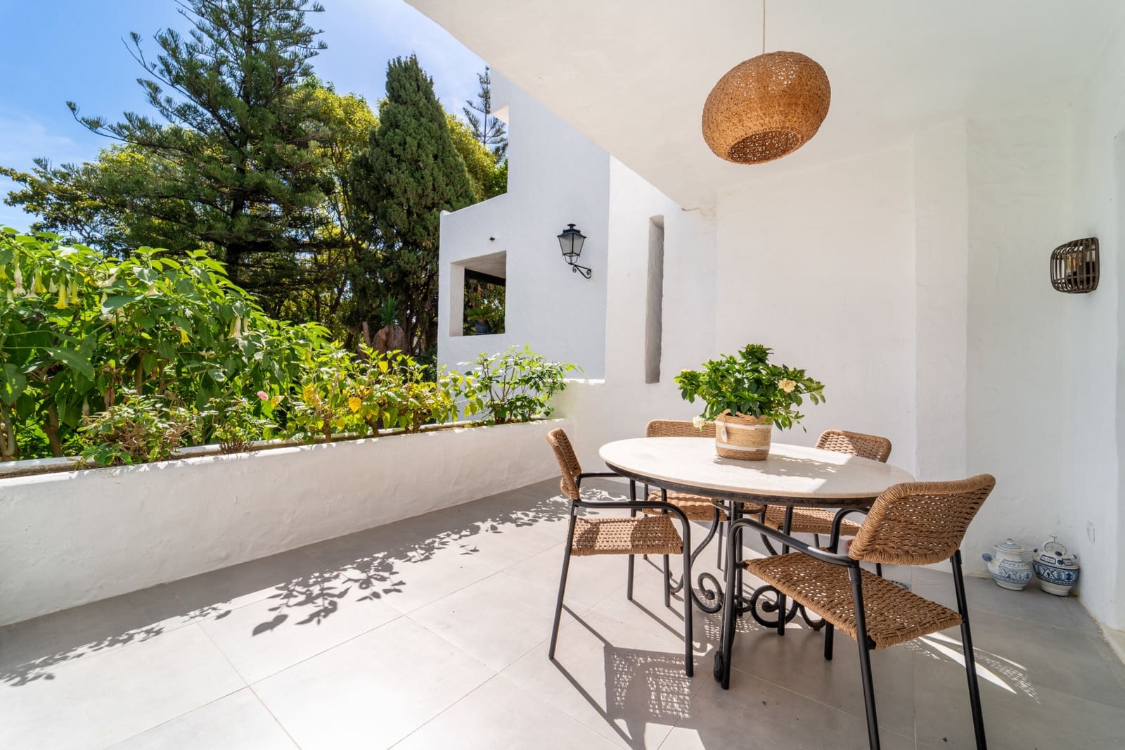2 bedroom Apartment for sale in Marbella with pool garage - € 2,425,000 (Ref: 8798493)