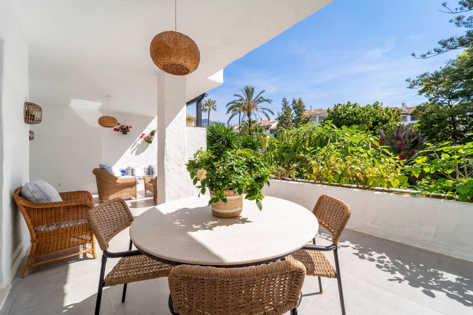 2 bedroom Apartment for sale in Marbella with pool garage - € 2,425,000 (Ref: 8798493)