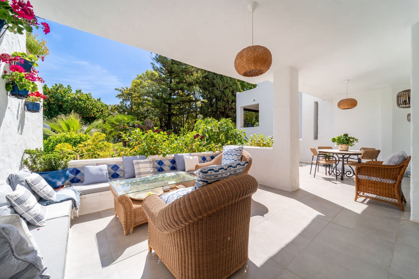 2 bedroom Apartment for sale in Marbella with pool garage - € 2,425,000 (Ref: 8798493)