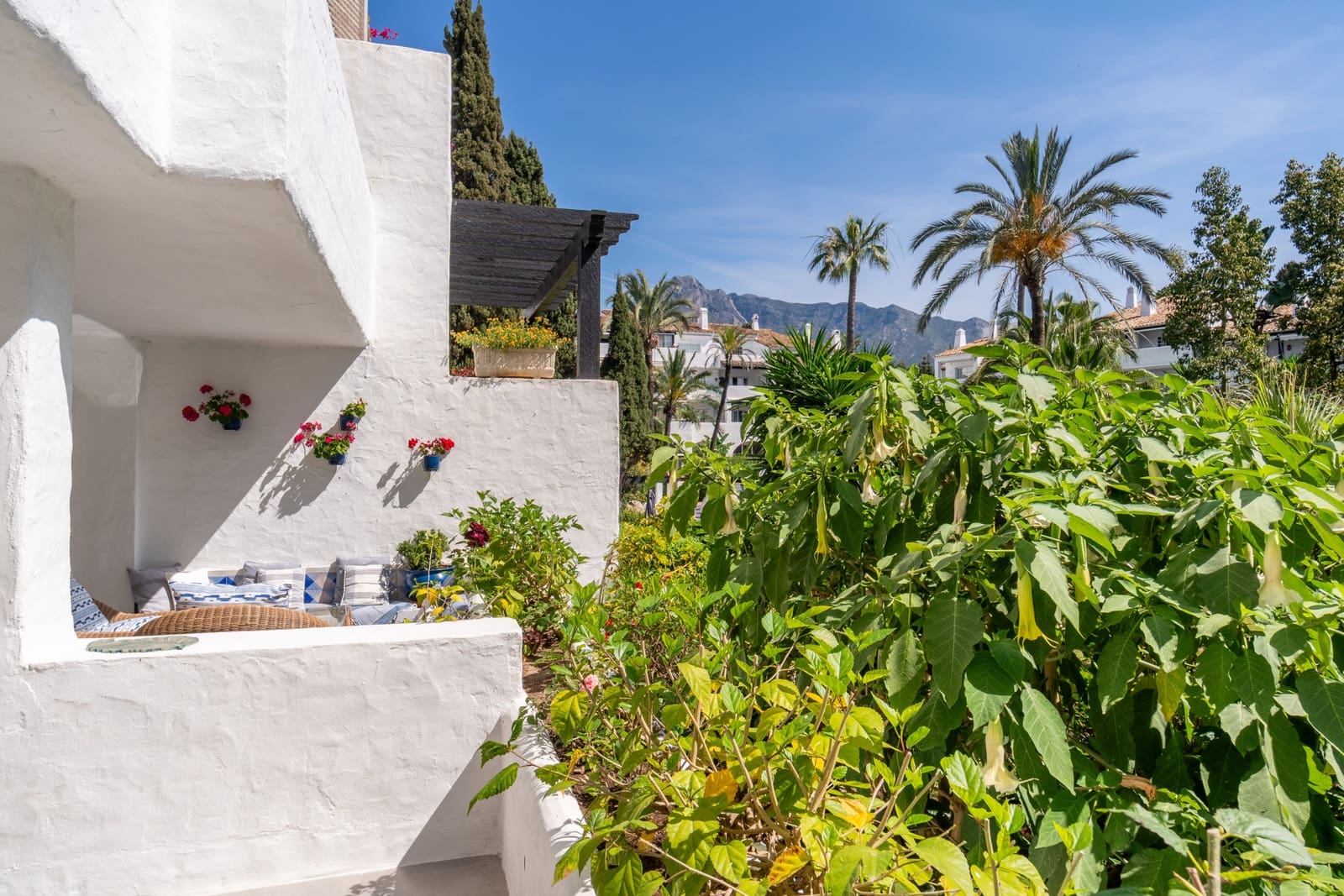 2 bedroom Apartment for sale in Marbella with pool garage - € 2,425,000 (Ref: 8798493)