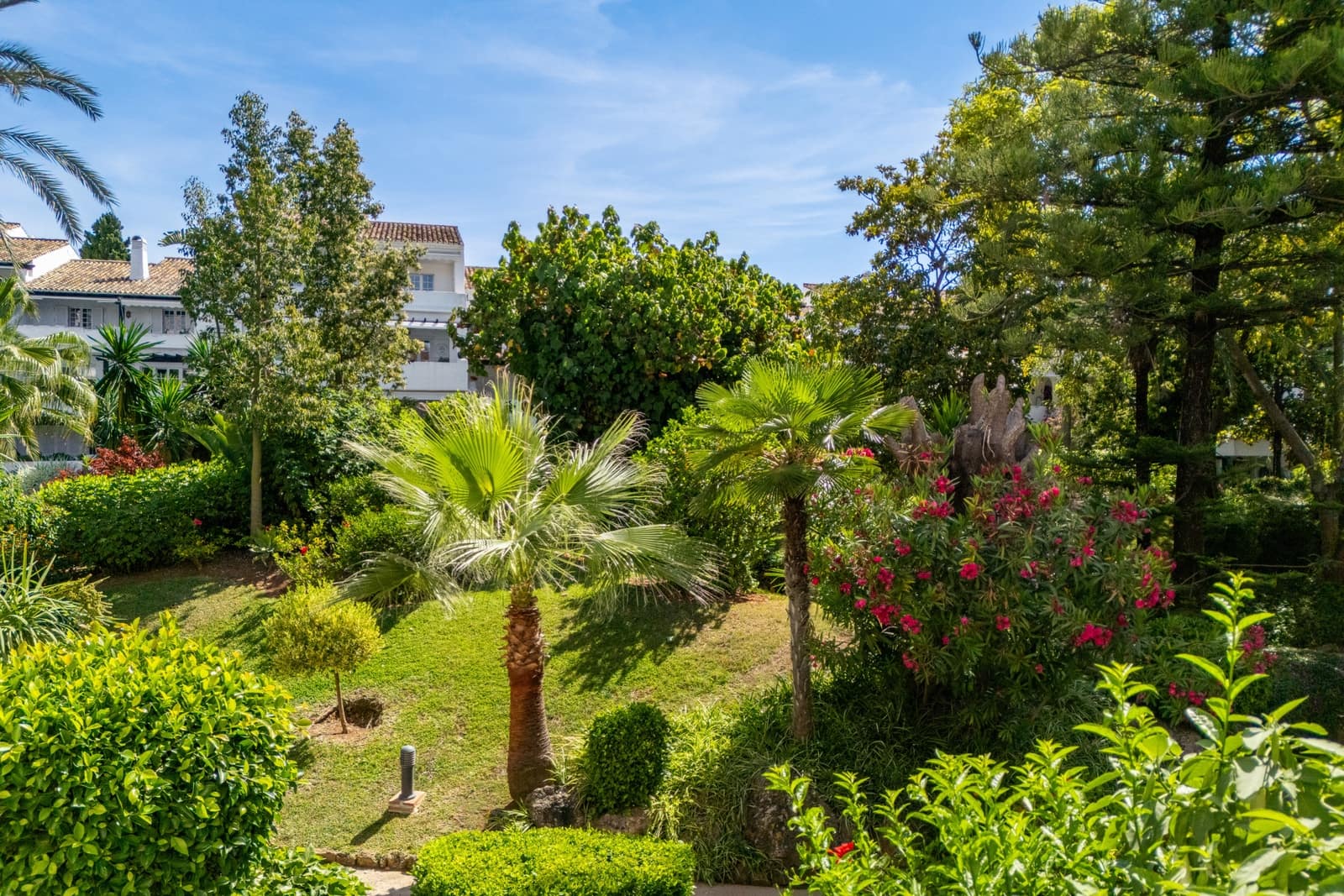 2 bedroom Apartment for sale in Marbella with pool garage - € 2,425,000 (Ref: 8798493)
