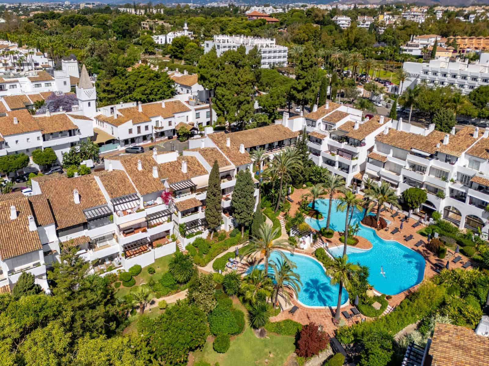 2 bedroom Apartment for sale in Marbella with pool garage - € 2,425,000 (Ref: 8798493)